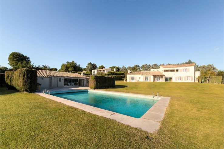 Exceptional Property With Large Garden And Pool Cabestany