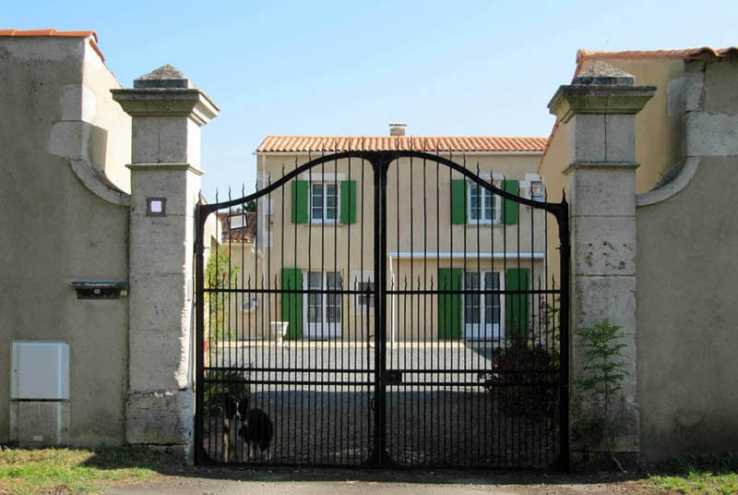 Xvii O Estate Of 6 M2 Hab On 1ha Enclosed By Walls For Sale In Charente Maritime