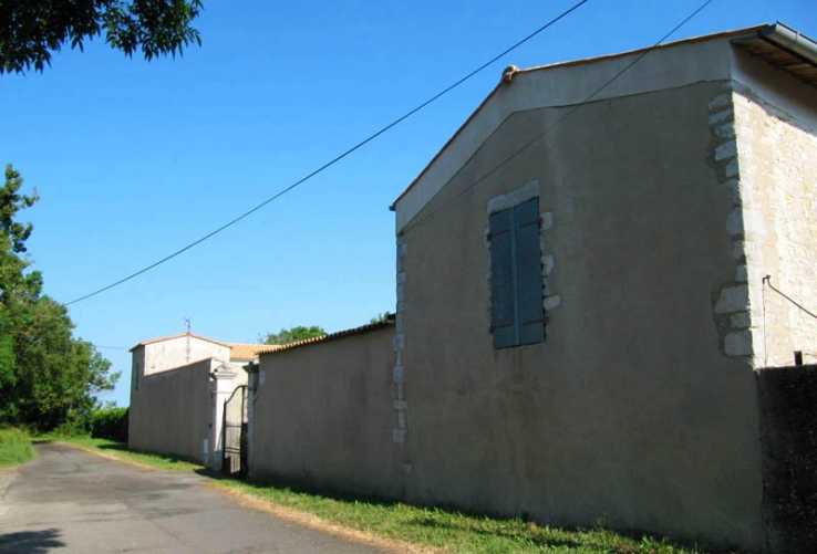 Xvii O Estate Of 6 M2 Hab On 1ha Enclosed By Walls For Sale In Charente Maritime