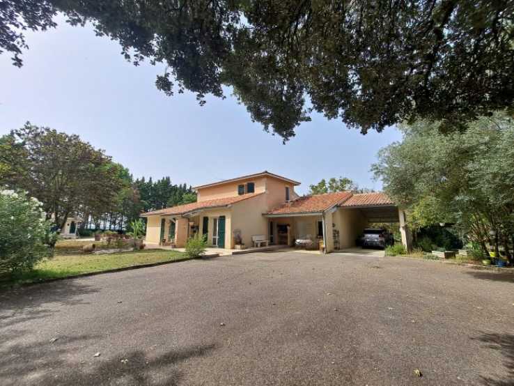 Pleasant Villa with Swimming Pool For sale in Gascony / Gers