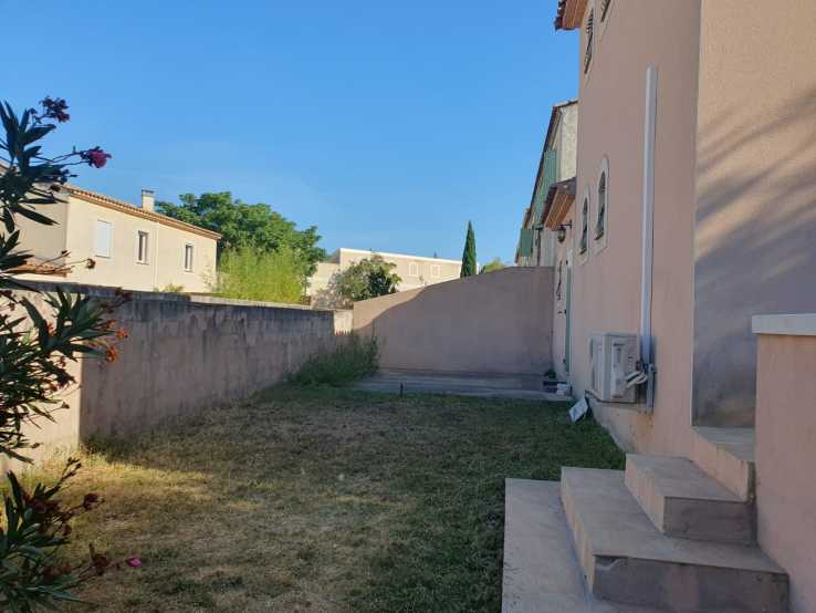 House for sale in Uzès in Provence IdGAR02101