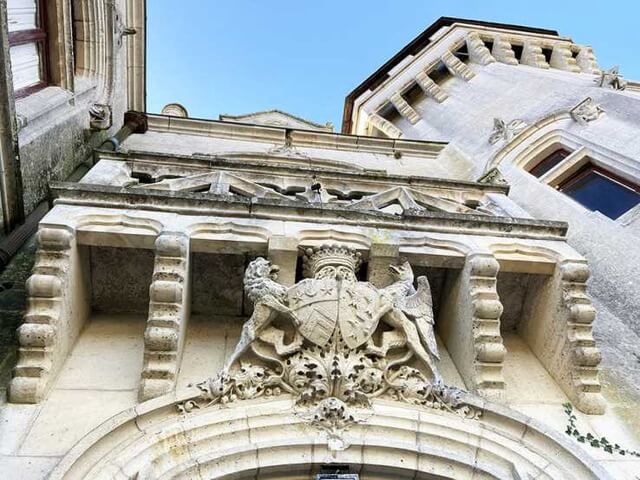 Chateau coat of arms
